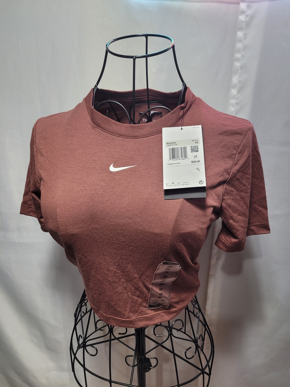 Nike Women’s Dusty Rose Cropped Performance Tee